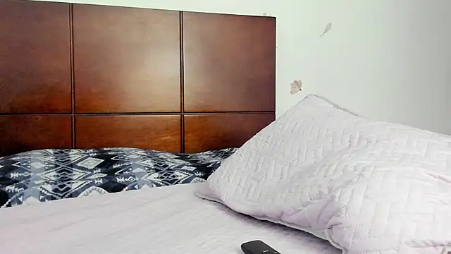 Snapshot of marie_pourtoii chatting on 11/15/25, 12:52 marie pourtoii online show from 11/15/25, 12:52