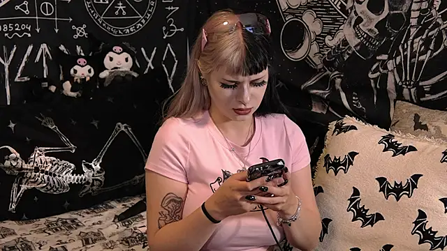 Paige Turner online show from 04/24/26, 01:19