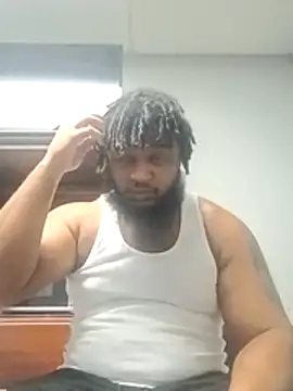 Snapshot of Longthickdick33 chatting on 12/15/25, 04:11 Longthickdick33 online show from 12/15/25, 04:11