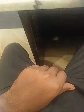 hotboy43339 online show from 06/19/26, 05:56