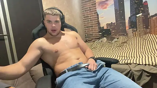 MusclePhantom online show from 09/26/25, 07:40