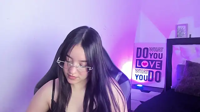 KimGarces online show from 09/17/25, 09:05