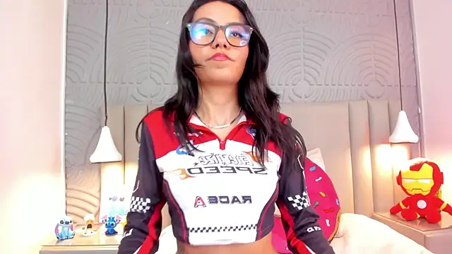 eviegothel  online show from 01/07/26, 08:44