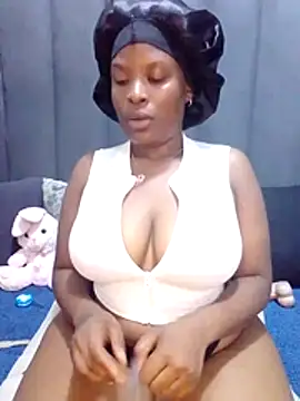 Snapshot of MrsMxx25 chatting on 11/06/25, 11:33 MrsMxx25 online show from 11/06/25, 11:33