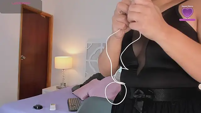 MikaelaStone online show from 10/04/25, 11:41