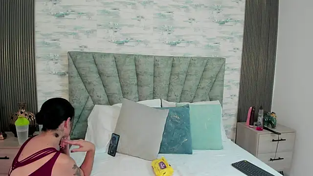 ShanelEvans online show from 09/27/25, 07:08