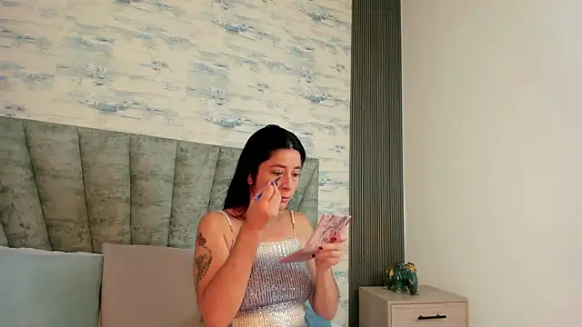 ShanelEvans online show from 10/29/25, 04:42