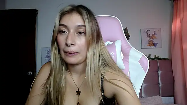 SophiaaLee online show from 03/04/26, 10:38