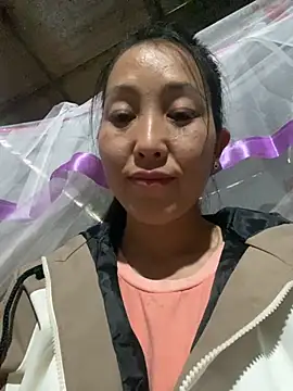 Huong-Ly online show from 10/25/25, 07:05