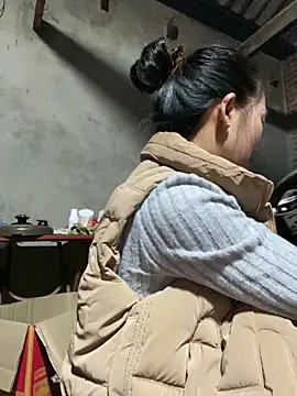 Huong-Ly online show from 11/01/25, 02:46