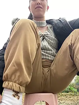 Huong-Ly online show from 12/23/25, 02:31