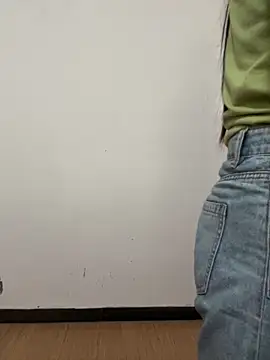 crhong666 online show from 09/22/25, 12:23