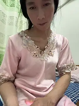 crhong666 online show from 10/13/25, 01:22