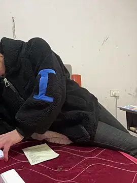 crhong666 online show from 12/14/25, 12:27