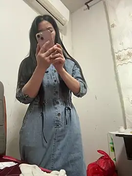 crhong666 online show from 04/11/26, 12:37