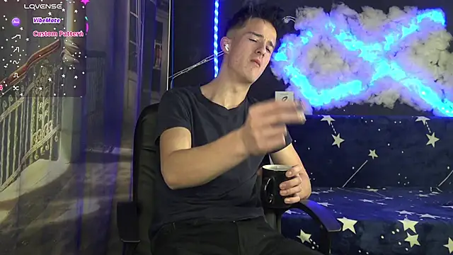 Snapshot of SirReed chatting on 11/30/25, 04:05 SirReed online show from 11/30/25, 04:05