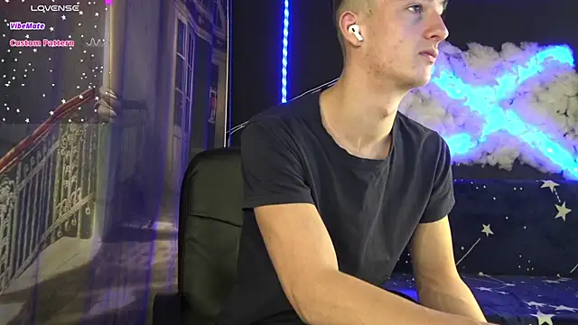 Snapshot of SirReed chatting on 12/01/25, 04:06 SirReed online show from 12/01/25, 04:06