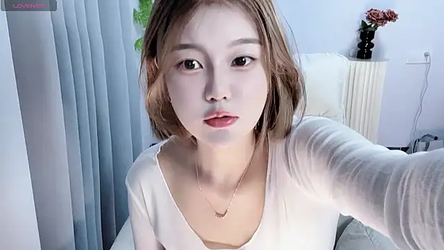 Snapshot of Lee-99 chatting on 09/11/25, 07:47 Lee-99 online show from 09/11/25, 07:47