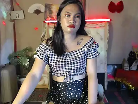 miss laila  online show from 09/18/25, 11:01