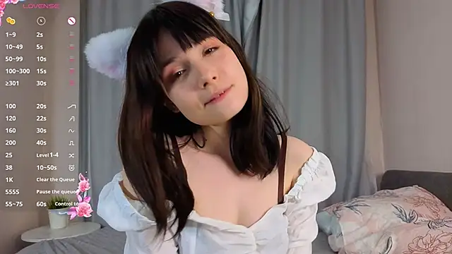 Honeey Beee online show from 10/22/25, 04:07