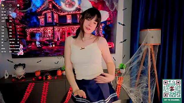 Honeey Beee online show from 10/29/25, 05:36