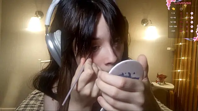 Honeey Beee online show from 12/19/25, 05:20