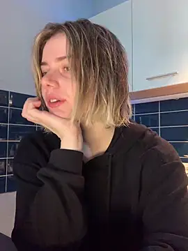 Rainbow W online show from 10/10/25, 05:50