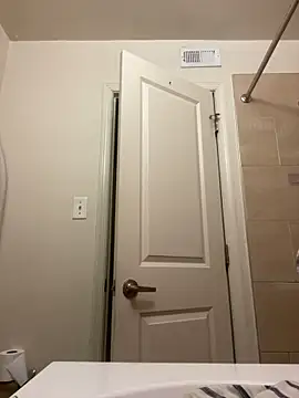 Snapshot of vonybac123 chatting on 03/31/26, 12:01 vonybac123 online show from 03/31/26, 12:01