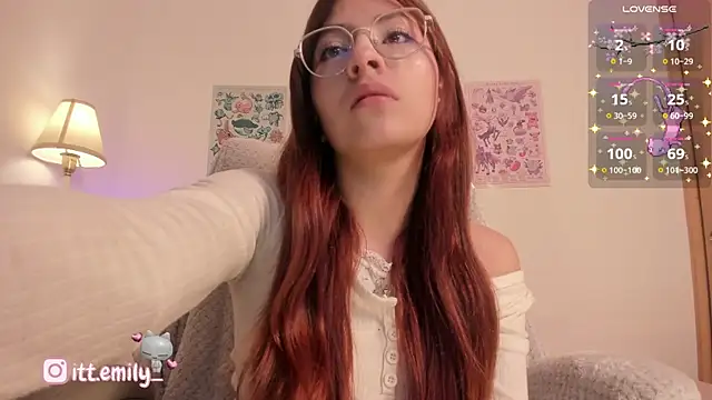Snapshot of emily_uwu0 chatting on 06/12/26, 02:10 emily uwu0 online show from 06/12/26, 02:10