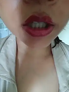 Hott Muskan online show from 05/21/26, 10:44
