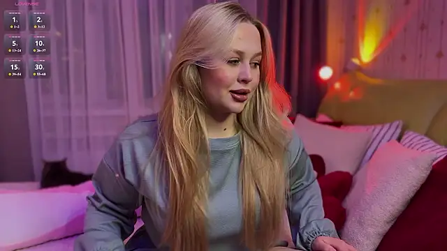 Estella Elwood online show from 03/06/26, 11:01