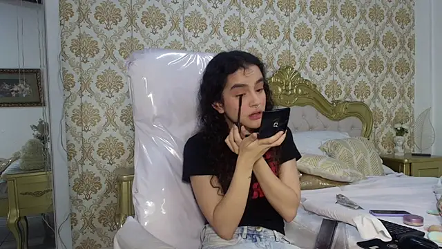 JessB  online show from 11/11/25, 06:19