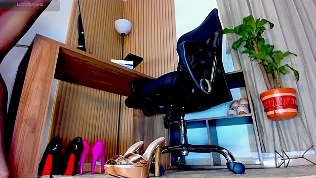 Anastacia lestrange online show from 10/17/25, 10:29