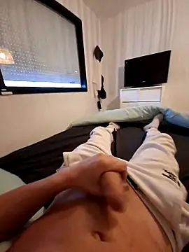 Yoaannn online show from 10/28/25, 03:47