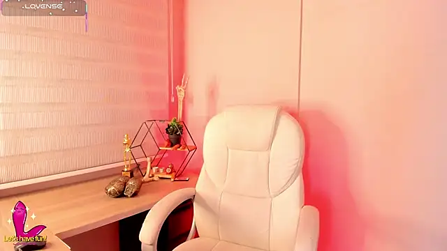 Emma  clark  online show from 10/31/25, 11:44