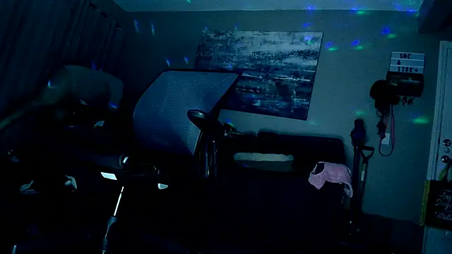 Snapshot of LeeCox chatting on 02/09/25, 10:20 LeeCox online show from 02/09/25, 10:20