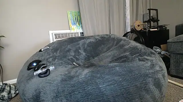 Snapshot of LeeCox chatting on 02/17/25, 07:37 LeeCox online show from 02/17/25, 07:37