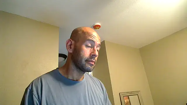 Snapshot of LeeCox chatting on 10/14/25, 08:26 LeeCox online show from 10/14/25, 08:26