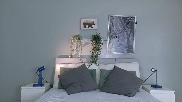 Nickifox   online show from 12/16/25, 07:30