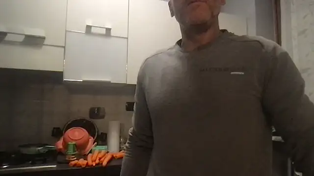 Axl hot online show from 11/21/25, 04:38