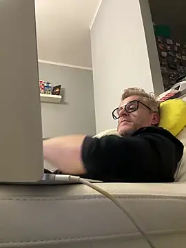 Axl hot online show from 02/20/26, 09:26