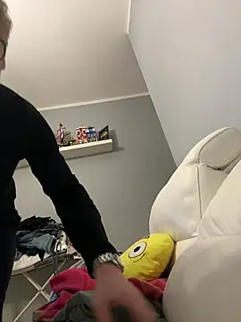 Axl hot online show from 02/25/26, 12:53