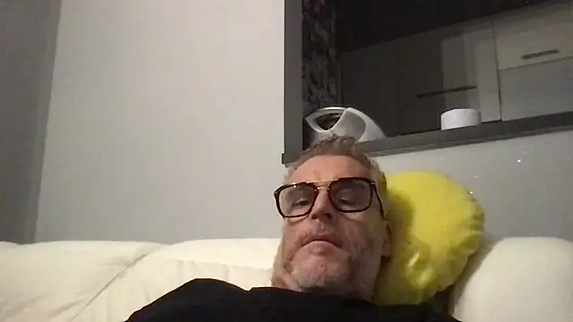 Snapshot of Axl_hot chatting on 05/02/26, 12:59 Axl hot online show from 05/02/26, 12:59