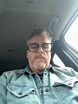 Snapshot of Axl_hot chatting on 05/15/26, 03:41 Axl hot online show from 05/15/26, 03:41