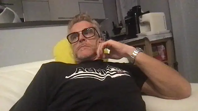 Snapshot of Axl_hot chatting on 06/29/26, 07:58 Axl hot online show from 06/29/26, 07:58