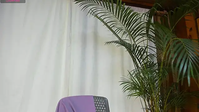 Snapshot of aliciakozlov chatting on 05/14/26, 08:37 aliciakozlov online show from 05/14/26, 08:37
