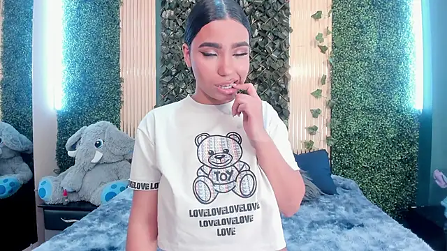 KhateAndersson online show from 12/22/25, 08:50