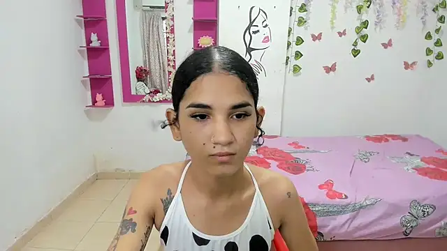 Snapshot of baby_rose03 chatting on 11/24/25, 06:18 baby rose03 online show from 11/24/25, 06:18