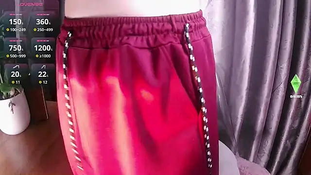 Snapshot of Mai_aug chatting on 09/28/25, 02:44 Mai aug online show from 09/28/25, 02:44