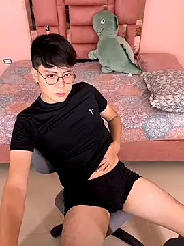 Snapshot of sexydany_ chatting on 10/13/25, 04:34 sexydany  online show from 10/13/25, 04:34